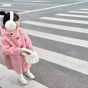 Coat Baby Girls 'Lamb Wool 2023 Autumn Winter Plush Fashion Buckle Fivela Long Hooded Solid Loose Korean Single Basted 512 anos 231109