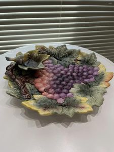 Plattor Fangya Ziqi Donglai Purple Grape Ceramic Torked Fruit Tray Home Decorative Dinner Plate Skaldjur Doppning serverande tallrik