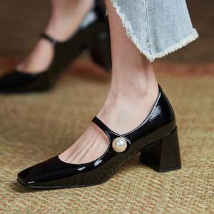 Klänningskor Rimocy Pearl Patent Leather High Heels Mary Janes Woman Spring Elegant Square Toe Women's Pumps Red Office Ladies Shoes 231110