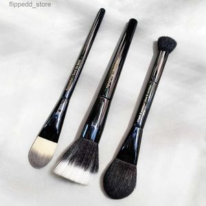 Makeup Brushes LC Makeup Brushes Markering / Illuminateur #3 Foundation #2 Cheek Contour #25 High Quality Beauty Cosmetics 3PC Brush Set Kit Q231110