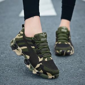 2024 utomhusskor kamouflagemode sneakers kvinnor andningsbara avslappnade skor män armé gröna tränare plus älskare sko storlek 35-45