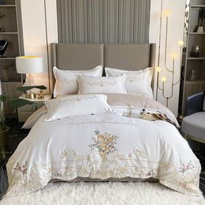 Set di biancheria da letto Fiori Set di raso bianco ricamato Lusso 4 pezzi Copripiumino tinta unita Copriletto Federe Tessili per la casa