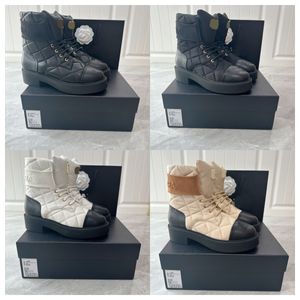 10A Kvinnliga lyxdesigners ankelstövlar Half Boots Black Calfskin Quality Plat Lace Up Shoes Justerbar dragkedja Öppning Motorcykelstövlar Storlek 35-40