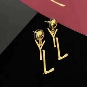 Luxury Gold Stud Y Orecchini Designer per uomo Donna Orecchini a cerchio Stud Lettera Orecchini Gioielli con confezione regalo Set regalo di San Valentino Fidanzamento Alta qualità