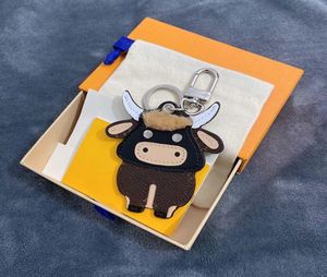 2021 سلسلة مفاتيح Bull Designer مع مربع حقيبة الغبار Mon0 إكسسوارات حلقة جلدية نمط العام الجديد هدية لمحفظةها الفاخرة PE2515287