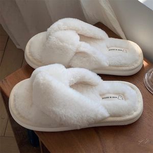 Gai Gai Gai Fashion Cross Fluffy Women Winter Päls Flat golvskor Hem inomhus Varma tofflor 231109