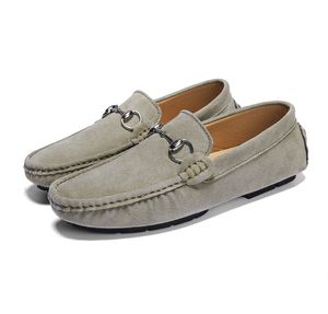 Sapatos italianos Sapatos de luxo casual masculino Mocassins de couro genuíno Moccasins Light respirável deslize em sapatos de barco