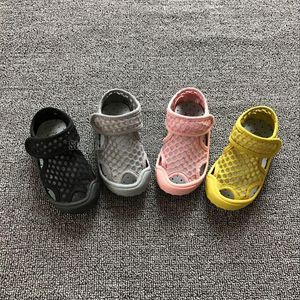 Första vandrare Baby Boys and Girls Summer Mesh Sandals Children's Breatble Beach Children's Leisure Apartment Non Slip Shoes 230410