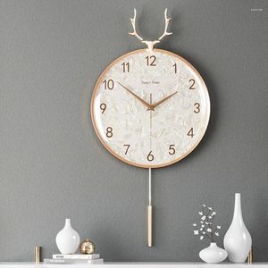 壁の時計エレガントな装飾時計作品ハンドアートユニークなゴールドリビングルームラウンドモダンな白いガラスのリロイJ