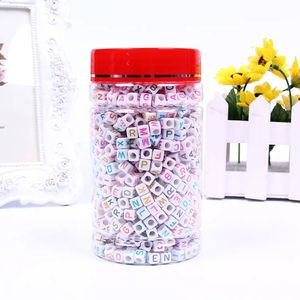 Jogos de festa Artesanato 100pcs Rainbow Rubber Band Acessórios Manual Diy White Letter Beads Acrílico Brinquedos Educativos Infantis 0.6cm Tear 231109