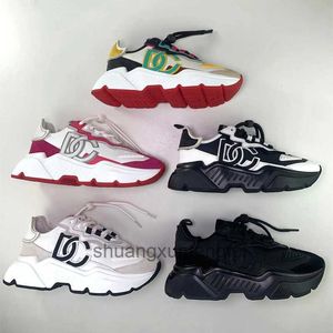 2023 Luxury Quality Designer Casual Shoes Formen and Women Plat Sneakers White Pinkblack Triple Jogging Walking Shoes for Men 35-45