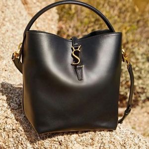 Moda de alta qualidade LE37 Bucket Bag a sacola feminina bolsa de grife Bolsas de couro genuíno Bolsas femininas bolsa de ombro de alta capacidade Bolsa de ombro com logotipo dourado Bolsa com cordão