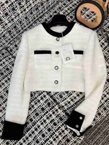 女性用ジャケットデザイナー早春の新しい有名人の気質年齢黒と白のスプライスシンプルデザインセンスシングル胸ショートコートyxy8