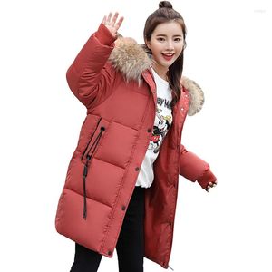 Kvinnors dike rockar Kvinnor Winter Coat Artificial Raccoon Hair Collar Thick Parka 2023 Plus Size Hooded Cotton vadderad Kvinna Långt ner