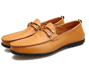 Italienische Herrenschuhe lässige Luxus-Sommermänner echte Leder Moccasins Leichter atmungsaktiver Ausrutscher auf Bootsschuhen EU38-47