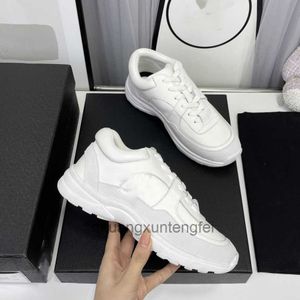 Designerskie buty do biegania 7a Najlepsza jakość kanału Sneakers Kobiety luksusowy trener Casual Trainers White Classic Sneaker Woman Ccity Dfcvcx koronkowe buty sportowe