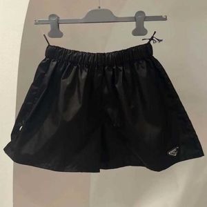 Damen Designer T-Shirt Trainingsanzug Shirt Dreieck Casual Black Nylon Shorts 23 Summer Elastic High Waist Loose Wide Leg Hot Pants