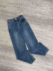 Jeans da donna firmati Piccolo stile profumato vecchio per le donne 2023 Nuovo design senso pantaloni a vita bassa moda slim fit e aspetto alto CBE7