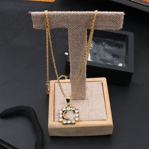 Luxury Designer Double Letter Pendant Necklaces 18K Gold Plated Crysatl Pearl Rhinestone Sweater Necklace for Women Wedding Party Love Gifts Jewerlry Accessories