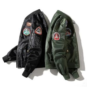 Pelliccia da uomo finta moda uomo bomber giacca giacche pilota distintivo militare ricamo cappotto da baseball classico primavera autunno giacca a vento maschile 231110