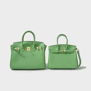 Modedesigner sommarplatinväska handväska en axel diagonal kors avokado grönt huvudlager kohud läder dam trend