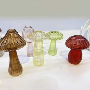 Vasen New Transparent Mushroom Shaped Glass Vase Aromatherapy Bottle Creative Home Hydroponic Flower Table Simple Decoration P230411