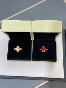 Designer Ring for Woman Gift Pure 18K Ny dubbelsidig roterande fyra bladblomma Motiv Röda Jade Medal Chico Carved Flower Love Ring med Box Luxury Original