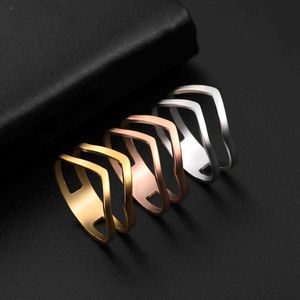 Band Rings Skyrim 2023 Simple Geometrical Wave Ring Stainless Steel Gold Color Party Finger Rings Jewelry Birthday Gift for Women Girls P230411