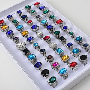 Cluster-Ringe Großhandel 50 teile/los Vintage Metall Glas Stein Ringe Für Männer Frauen Imitation Edelstein Schmuck Geschenk Hochzeit Mix Stil 230411