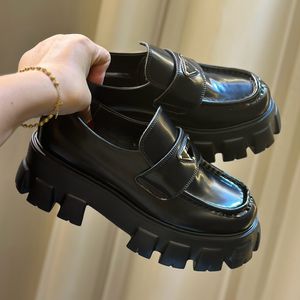 Top-qualidade Designer Loafer Mens Womens Monólito Preto Mocassins Plataforma Sneaker Casual Vestido Sapatos Flat Penny Shoe Light Borracha Sole
