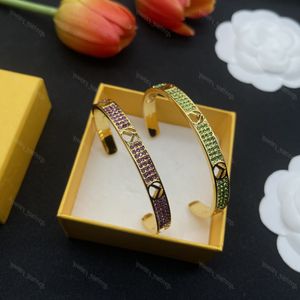 Full Crystals Bangle Designer Armelets Designers smycken Guldgrön F -armband för män Kvinnor Lyxiga kärleksarmband Lila med boxmodetillbehör