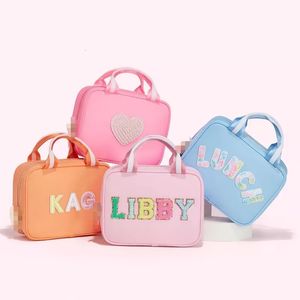 Kosmetiktaschen Koffer RTS Stock Nylon Tragbar Wasserdicht Personalisiert Chenille Patches Benutzerdefinierte Mädchen Kinder Schule Isolierte Kühlbox Lunchbox 230410