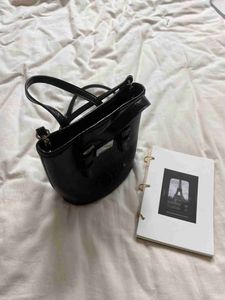 Omuz çantaları vintage sıçrayan siyah kova çantası 2023 fasion pu güzel basit ve çok yönlü bir crossbody bagcatlin_fashion_bags