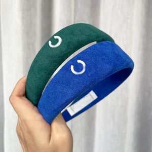 Varumärkesdesigner brev trycker pannband kvinnor koreanska vintage retro brett hår båge sport turban headwrap accessorie