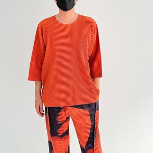Men's T Shirts Miyake Pleated Mens Designer Clothes Women 2023 Summer Loose Korean Fashion T-shirt Casual Short Sleeve