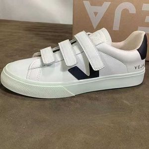 Nya modeskor sneakers mäns klassiska skor unisex mode par vit låg top andningsbar springa