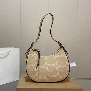 7 Färgdesignväska C bokstav axelväskor kvinnor underarm tygväska läder handväska handväska mode halv månväska eleganta crossbody väskor 230303