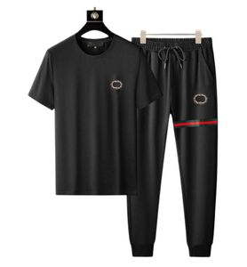 メンズトラックスーツメンズスポーツウェアTシャツパンツスーツ夏のカジュアルファッションデザイナースポーツウェアトップメンズパンツジョギング通気性トラックスーツTシャツ短袖パンツ
