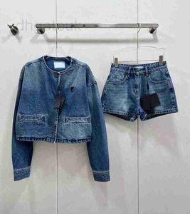 Kvinnors tvådelade byxor Designer denim Kvinnor Sport Single Breasted Long Sleeve O-Neck Jacket Triangle Shorts Suit Outfits Casual Tracksuit Tivx