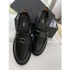 Sonbahar Tasarımcı Deri Retro Moda Loafers Ayakkabı Lüks Kadın Çizelgesi Platformu Yükselten Küçük Deri Ayakkabılar Elbise Ayakkabıları