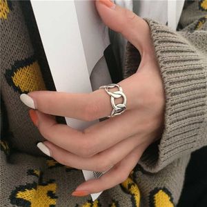 Anelli a fascia Corea nuova catena di metallo alla moda Anelli aperti geometrici 2022 Anello di barretta dei gioielli delle donne di modo P230411