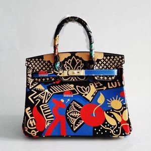 Cowskin Graffiti Designer Handbags 3D Artwork Art Printed Bag Bag Women Luxury Fudies Pusties حقيقية حقيقية من الجلد Crossbody Bag مع مفتاح قفل مختوم 30 سم