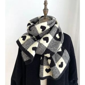 Scarves Knitted Scarf Love Heart Black White Plaid Thickened Warm Winter Women's Christmas Year Gifts 231110