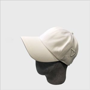 Sıradan beyzbol şapkası tasarımcı şapkası lüks şapka nötr yaz gündelik beyzbol ayarlanabilir şapka katı üçgen logo