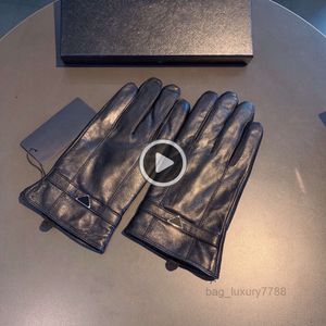 Högkvalitet fårskinn handskar klassisk hårdvara handskar lyxiga designers mode personlighet handskar män solid färg enkelhet handskar