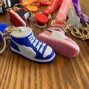 Sapatos de basquete DHL Chaves de chaves 3D Sapatos estéreo Sports PVC Chain de carteira pendente Pingente Pingentes Presente 8 Cores Y23002