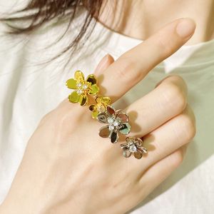 Fyra Leaf Clover Ring Natural Shell Gemstone Gold Plated 18k för Woman Designer T0p Quality Diamond Official Reproduktion Europeiska storlek Premiumgåvor 004