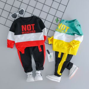 春秋の男の子の女の子の服セット綿の子供幼児のレタースーツ幼児長袖Tシャツパンツ服0〜4年