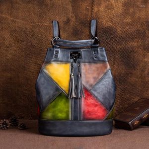 Mochila 2023 Mulheres retrô de couro de vaca damas feitas artesanais em relevo mochilas para adolescentes escolares Meninas de luxo