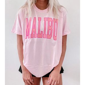 여성 Tshirt Malibu 여성 분홍색 짧은 소매 T 셔츠 레트로 스타일 느슨한면 승무원 여름 티 탑 티즈 패션 편지 인쇄 셔츠 230411